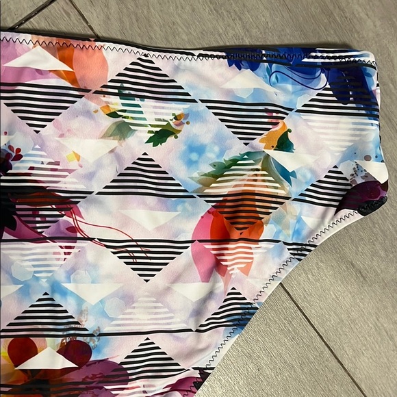 Cupshe White and Multicolor Black Strappy Swimsuit Bikini Set, Size L - Picture 9 of 12